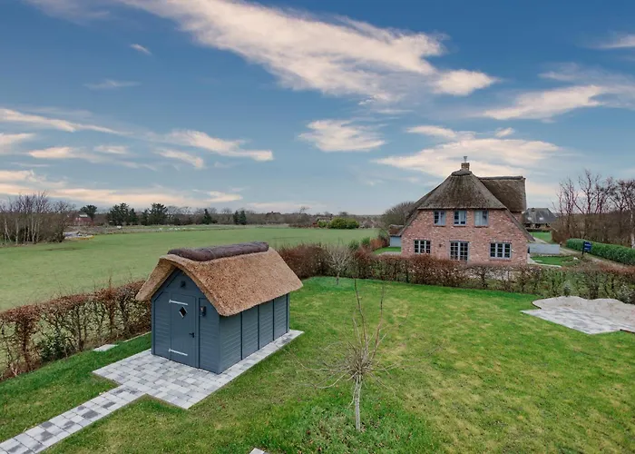 Laurents Hues Nyaraló *